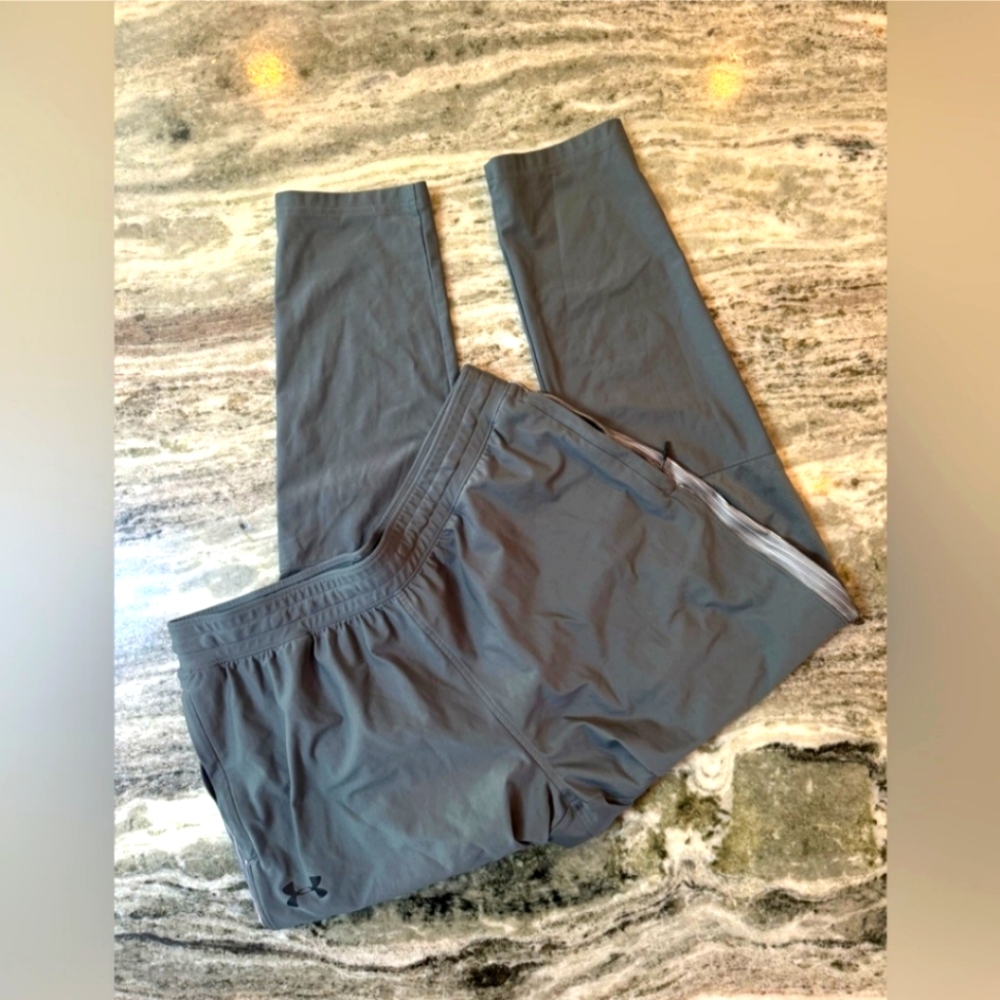 Gray under armor joggers lightweight size XL VGC with side zip pockets